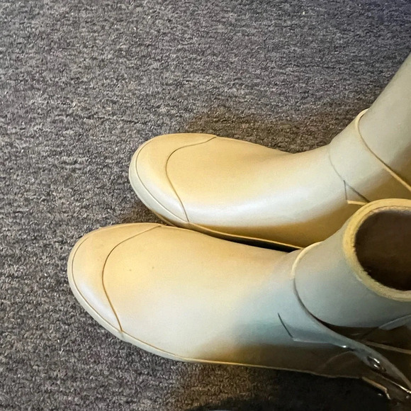 Burberry Big Buckle Rain Boots, size 36 - Picture 7 of 16